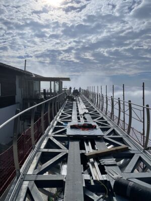 Blick auf die Stahlkonstruktion der Panorama-Plattform Kaiserblick | © Schmittenhöhebahn AG