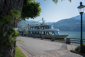 Das Schiff MS Schmittenhöhe angelegt an der Uferpromenade.  | © Mr. Offenblende